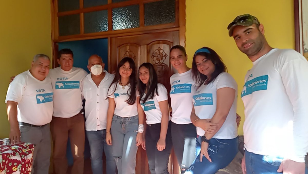 SPVSoluciones's tweet photo. Nuestro camino es y será siempre el de la participación, recoger el sentir popular para construir soluciones 

📷: Upata, estado #Bolívar   

#SomosSoluciones 🇻🇪 https://t.co/qaHGYhQDhn