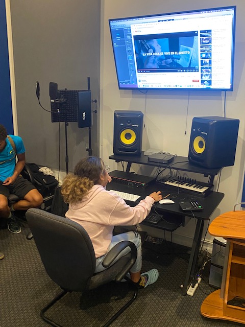 MiamiBridge's tweet image. “Life is one grand, sweet song so start the music.”

 MUSIC, ART, &amp;amp; FUN at @motivedge 
#Music #Fun #Youth #CreativeExpression