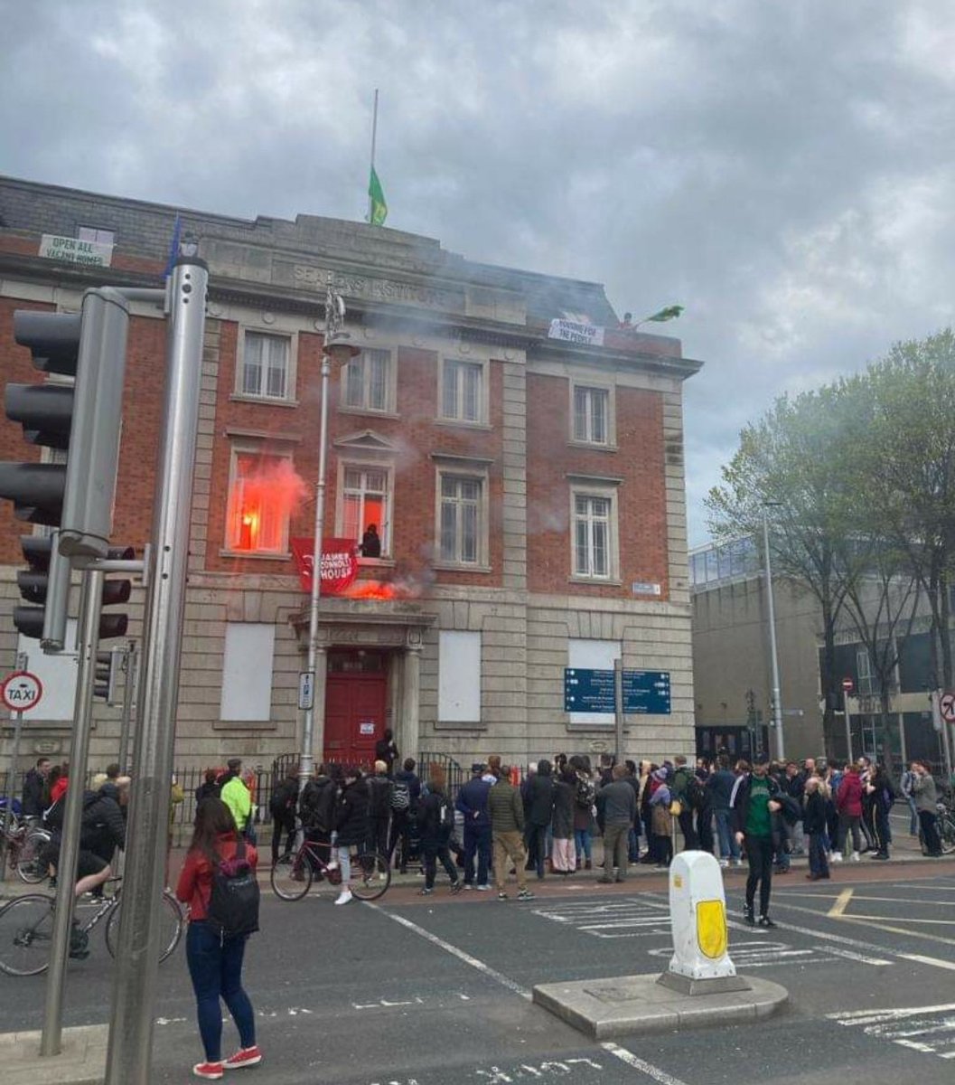 AIAIreland's tweet photo. From James Connolly House on FB: 

"More than 100 people rallied in support of James Connolly House this evening in response to attempts to evict housing activists and those in need who have taken control of the building." https://t.co/A53pVJfOV1