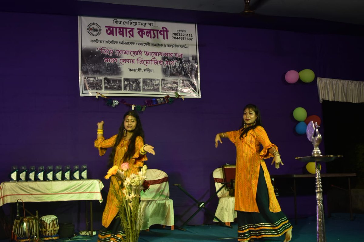 aamarkalyani's tweet photo. #আমার_কল্যাণী র চতুর্থ তম জন্ম দিবস।
"নিয়ে তোমাদেরই ভালবাসার দান
মানব সেবায় নিয়োজিত প্রাণ...."গানে গানে তালে তালে আমার কল্যাণী।  অনুষ্ঠানের কিছু  মুহূর্ত। https://t.co/MRZwU4KlSO