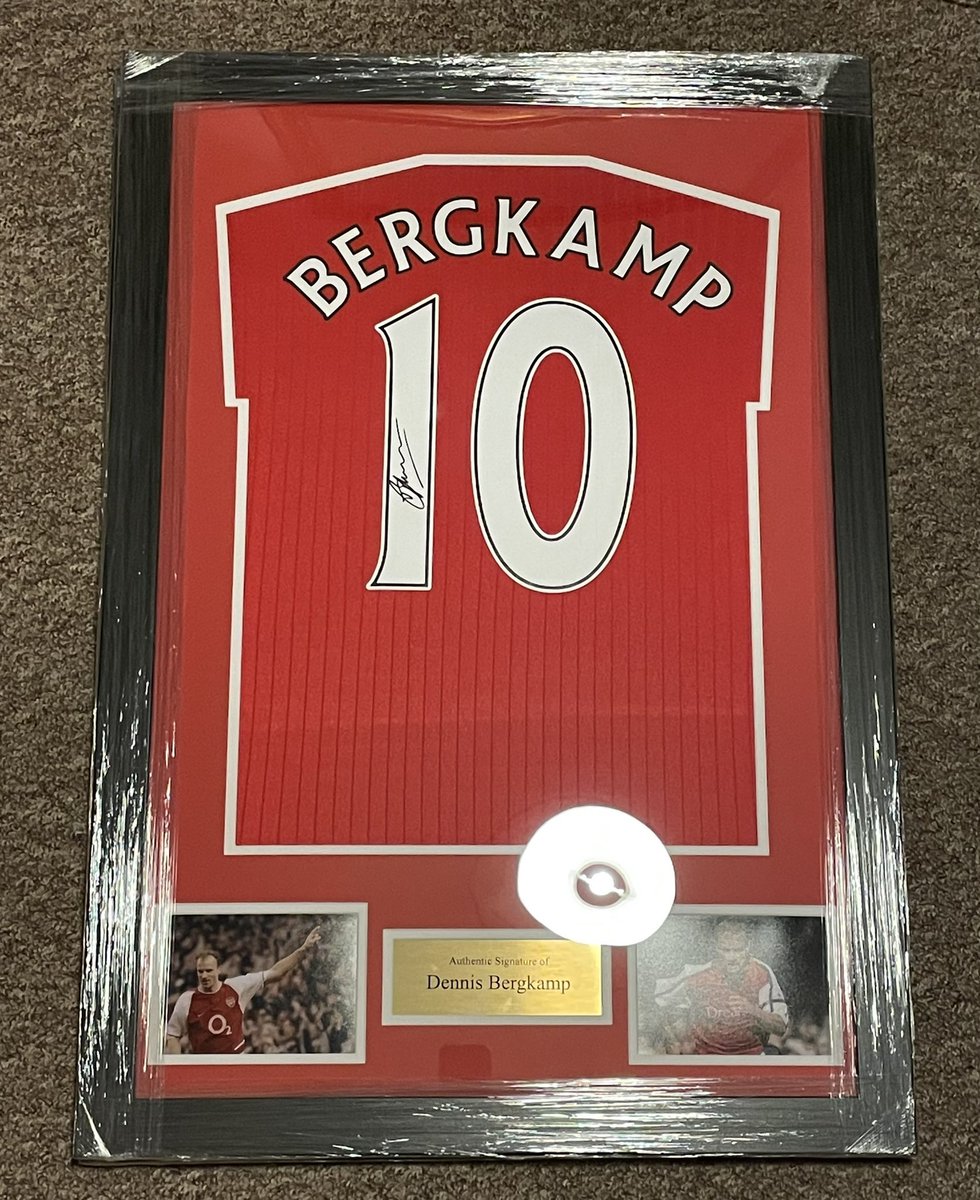 GoonerViews's tweet photo. 🔥 Free To Enter 🔥 

If Real Madrid qualify on Wednesday night 1 person will win the item 🤩 

To enter:
Retweet this ✅ 
Follow me AND @sportysuz21 ✅ https://t.co/jyGHiYhN16
