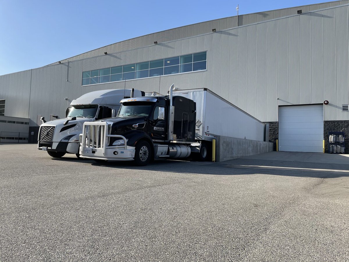 BriereTransport's tweet photo. Trucks are tucked in waiting to be tipped at the SOEC π
#brieretransportation #trucking #transportation #tour #showfreight #productiontransportation https://t.co/dB6ch2qDMO