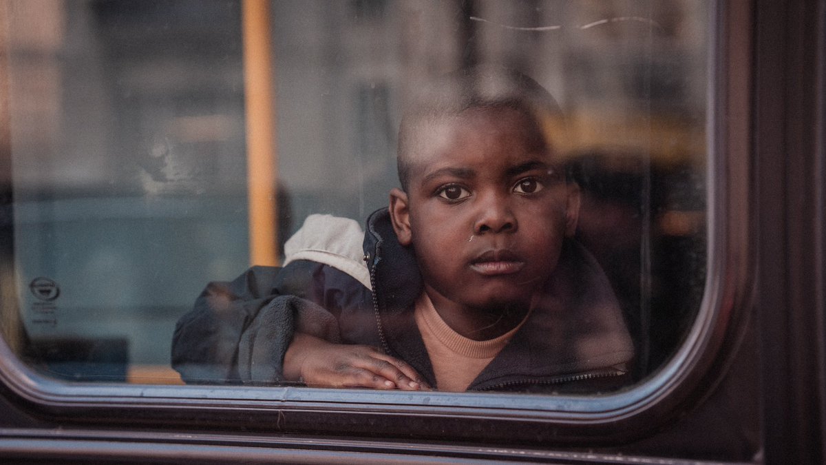 Didn’t post for a while now. But will come back on here soon! 
Here a set of eye contact  from my last trip to london #streetphotography