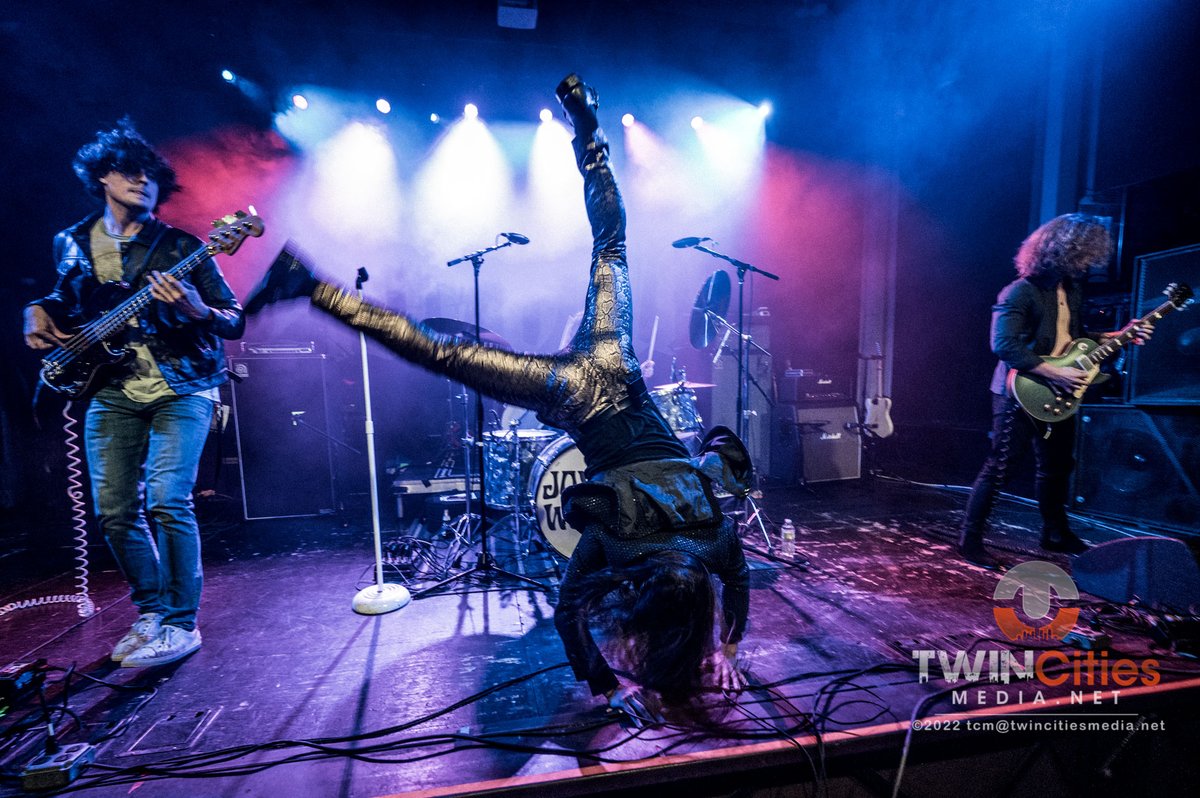 TCMdotnet's tweet image. Great rock and stage presence in spades - @JoyousWolfMusic at the @VarsityTheater last night
bit.ly/3KH16ec