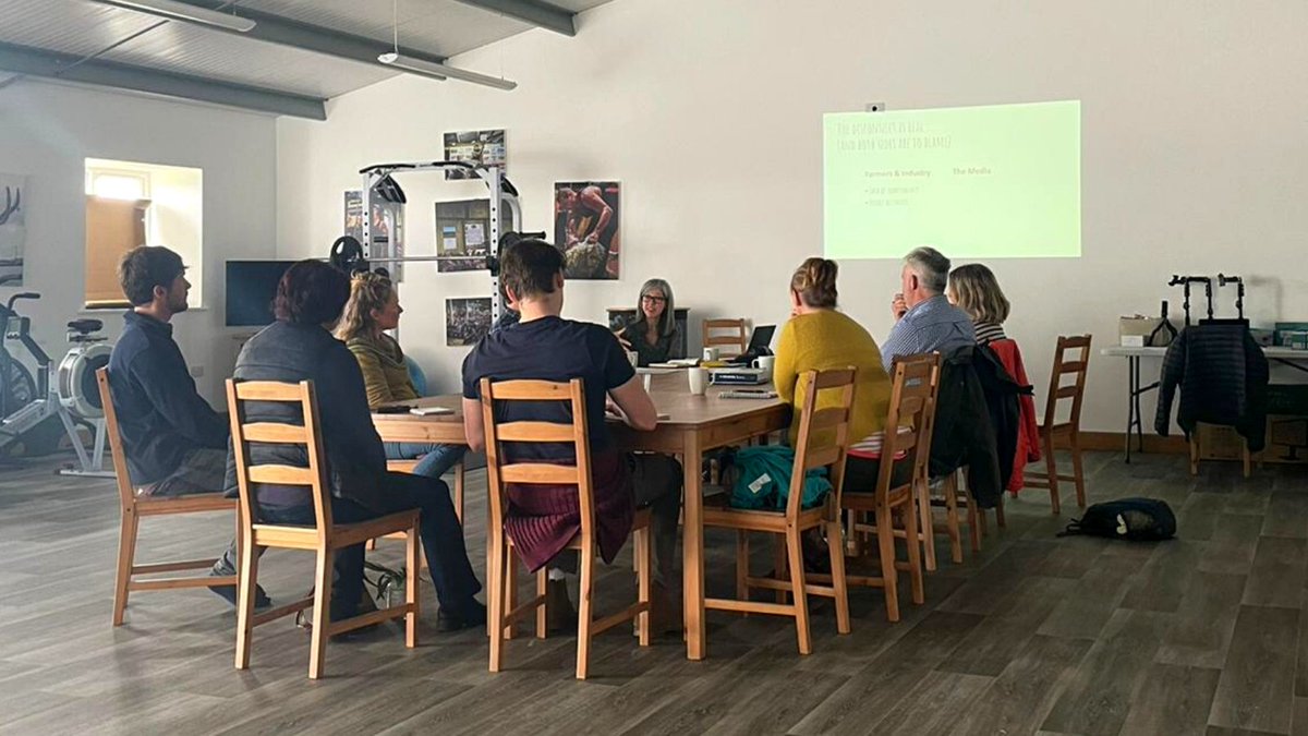 Day one of media training for an enthusiastic group of farmers taking part in the Farm Net Zero project with @Jonesthejourno (aka Anna jones) of @JustFarmersUK. Fascinating day! Find out more👉 farmcarbontoolkit.org.uk/farm-net-zero/
#SocialMedia #JustFarmers #farmingUK #FarmNetZero #Cornwall