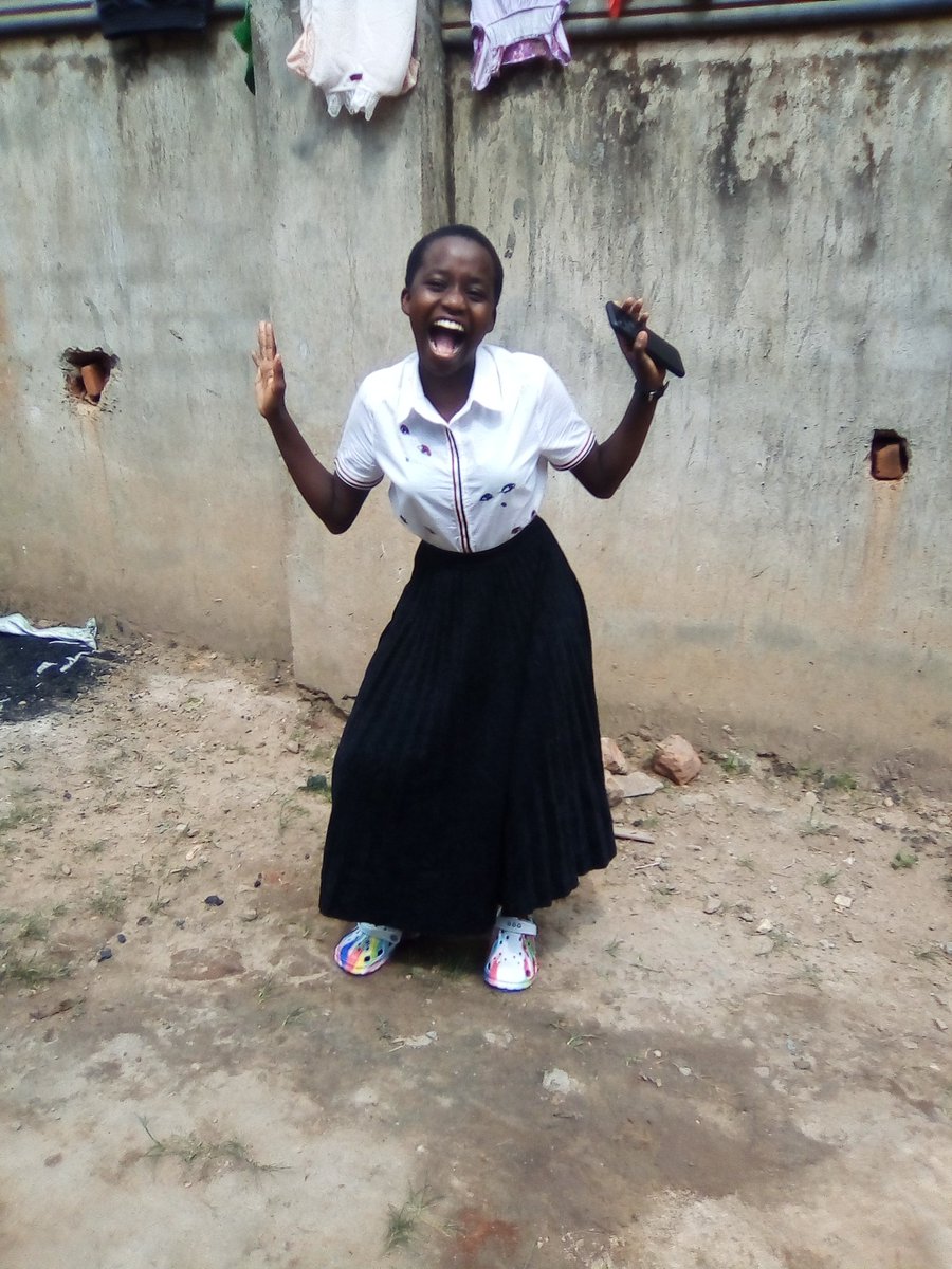 IAyinza's tweet photo. Crazy😆 n 😊peacefu☺l https://t.co/Y8vm4NvS1w