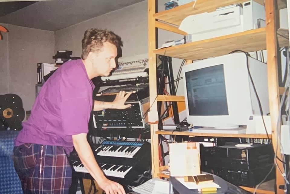 Paul working on 'Out There Somewhere (part 2)' in the original Orbital Strongroom Studio (1995). Photo by @steveloopzprice @Strongroom #InSides