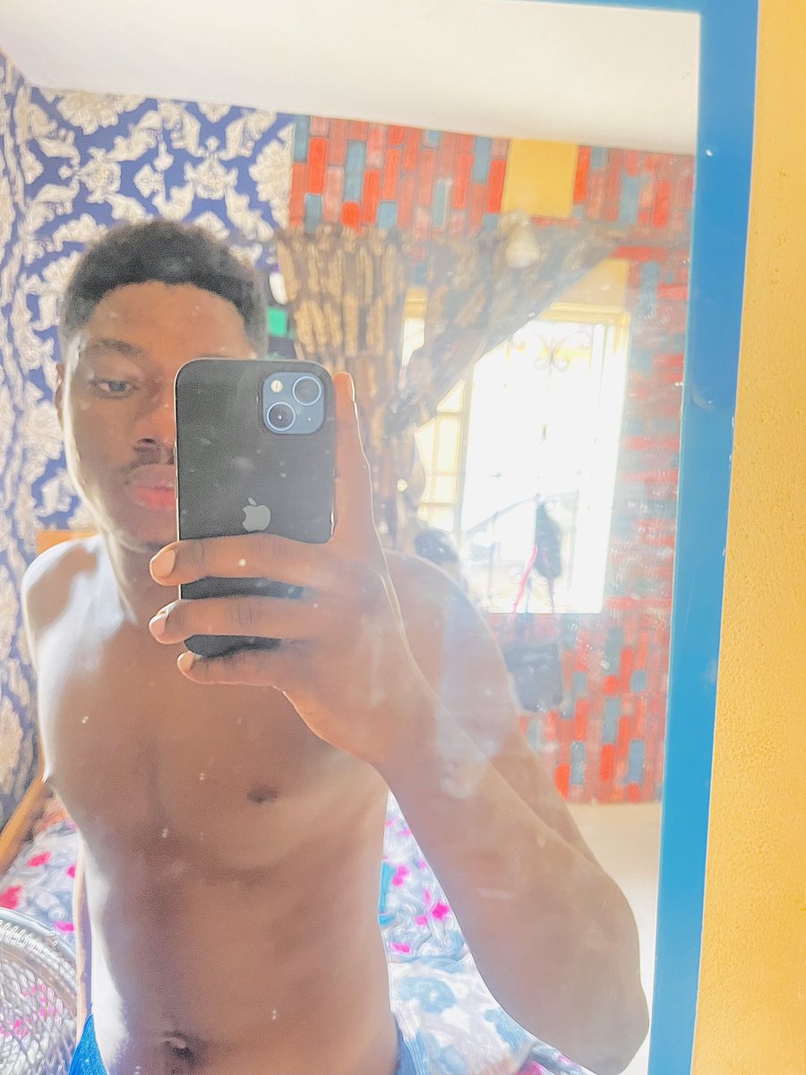 KenEzimuo's tweet photo. @Naija_PR Make I see if person like me 😔😂😂 ladies prove them wrong I fine I no get money😂😂🌚 https://t.co/A8xhnIGPhm
