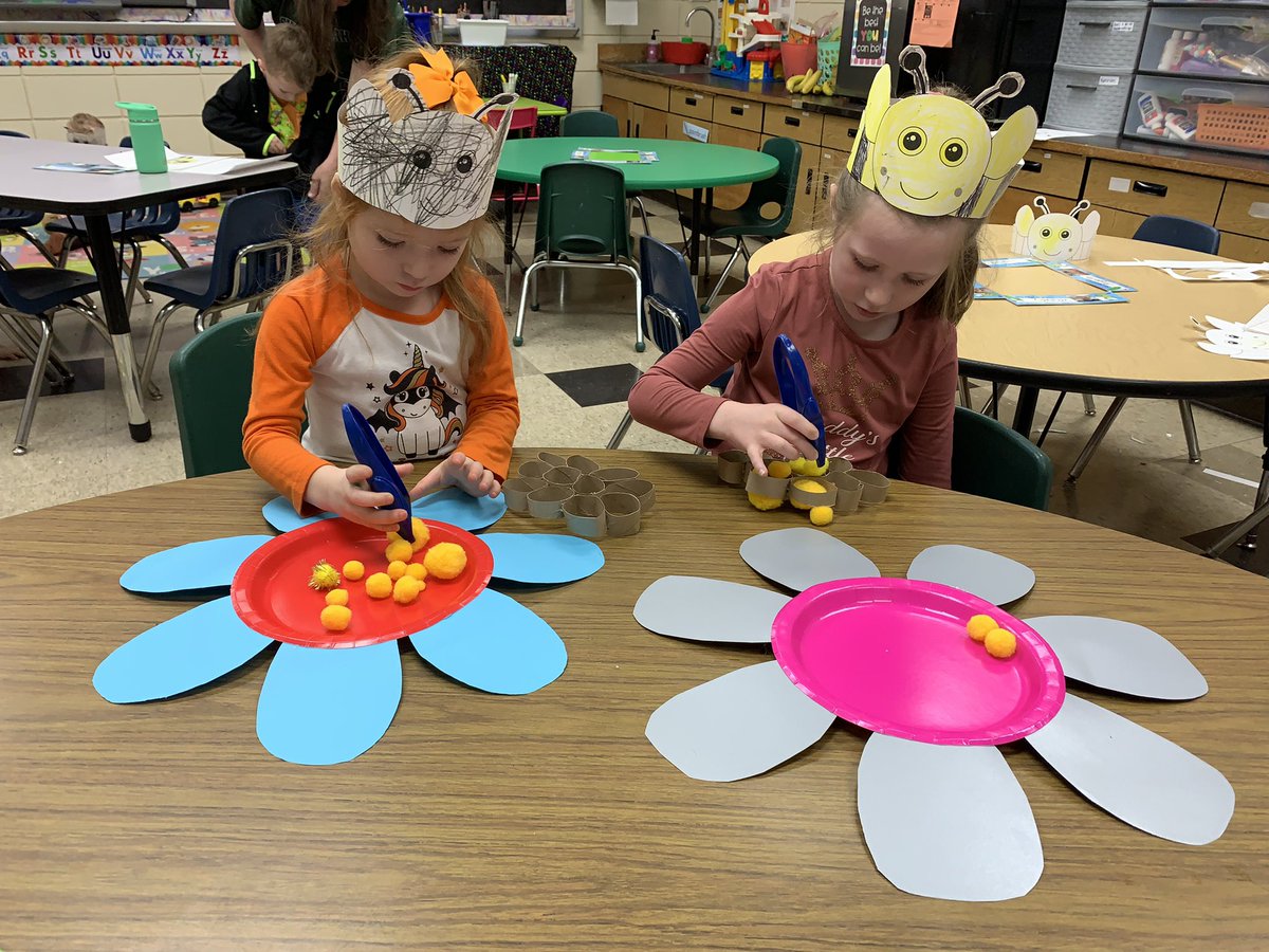 MPreschoolers's tweet photo. My favorite little bumblebees! 💛🖤🐝

Learning more about bees and how pollen is transferred from flowers to their beehives! Fun hands on fine motor practice is always the best! #ovescworking4u #insectstudy #bees #gozeps #misstaylorsclass https://t.co/AduR7wh8gU