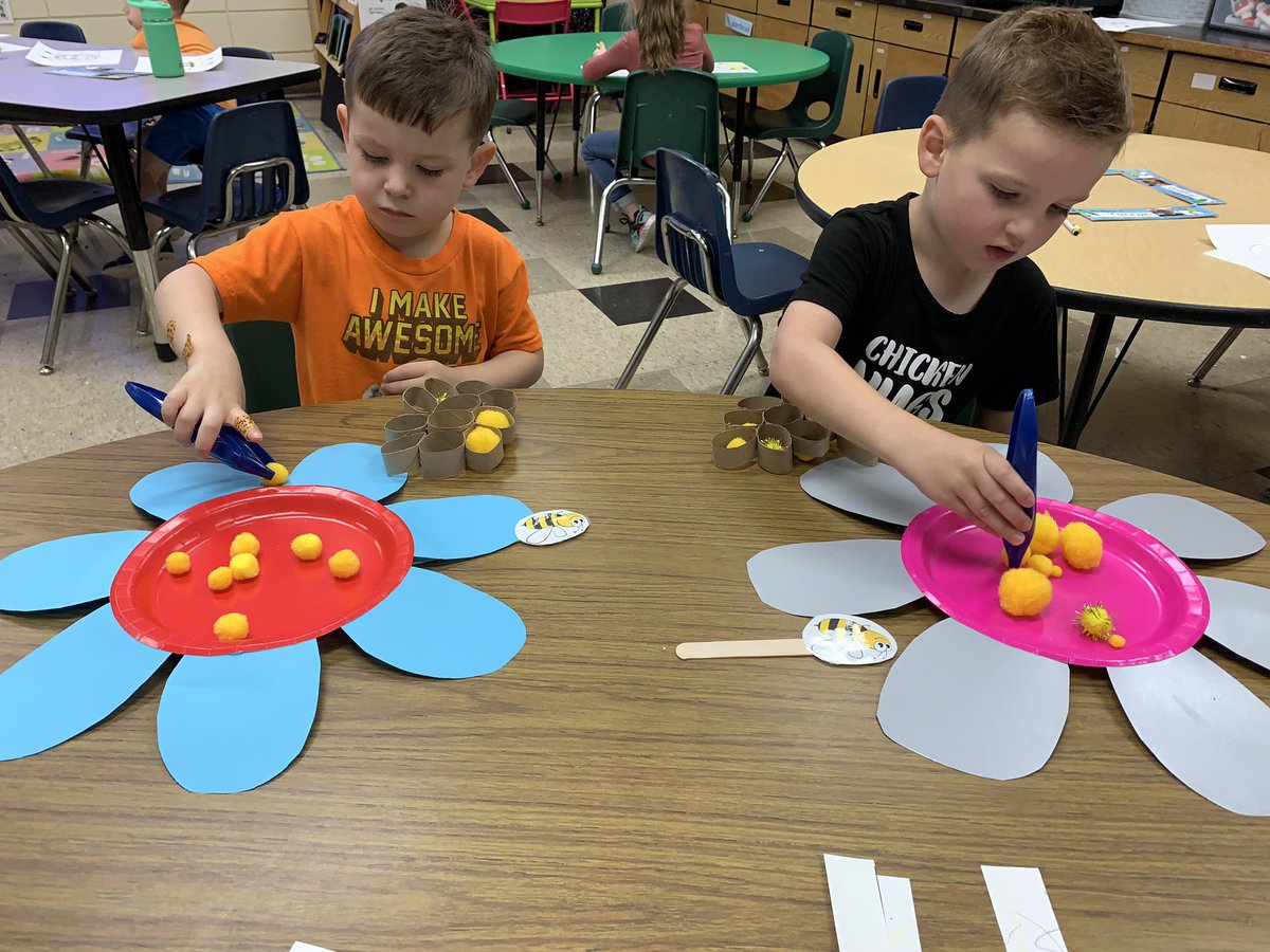 MPreschoolers's tweet photo. My favorite little bumblebees! 💛🖤🐝

Learning more about bees and how pollen is transferred from flowers to their beehives! Fun hands on fine motor practice is always the best! #ovescworking4u #insectstudy #bees #gozeps #misstaylorsclass https://t.co/AduR7wh8gU