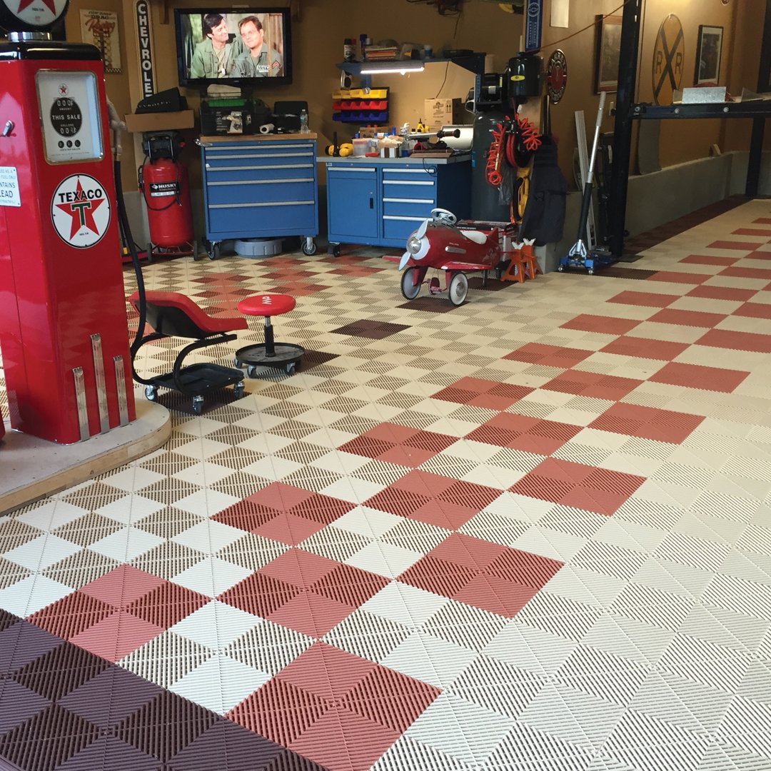 Swisstrax's tweet photo. Vintage style with a classic checkered pathway. https://t.co/yHYbbdgJhv

#GarageGoals #Swisstrax #VintageGarage #RibtraxPro #GetFloored #SwisstraxFamily https://t.co/ktb2IYR1ii