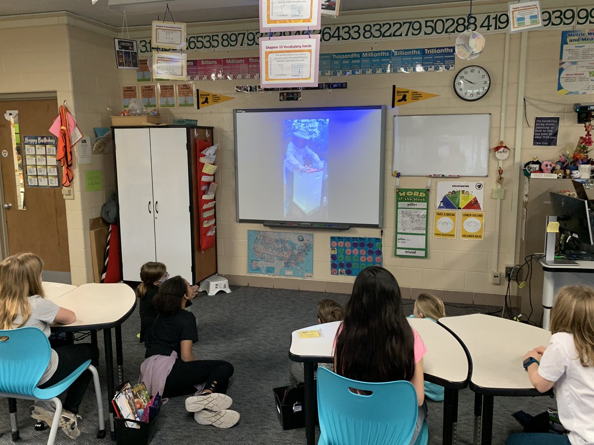 ElmwoodKreiling's tweet photo. A special thank you to our beekeeper friend @HSBAviator for sharing your bees with #4PI today! These students think you’re pretty amazing! 🤩 #savethebees @LangesMatt #elmwoodeagles #lovemystudents https://t.co/n0P1IluEyF