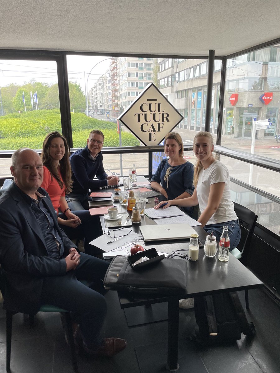 VandijckD's tweet photo. Vandaag strategische communicatiedag ⁦@be_poisoncentre⁩. Nadenken over initiatieven voor het komende jaar. Wat fijn dat we dit samen met dit #topteam mogen doen 👍🏻. #samenvooruit ❤️💚 ⁦@DescampsAMarie⁩ ⁦@PatrickDeCock⁩ ⁦@EvelienDeSmet3⁩ ⁦@Ely_Bek⁩ https://t.co/5i61EoRRQR