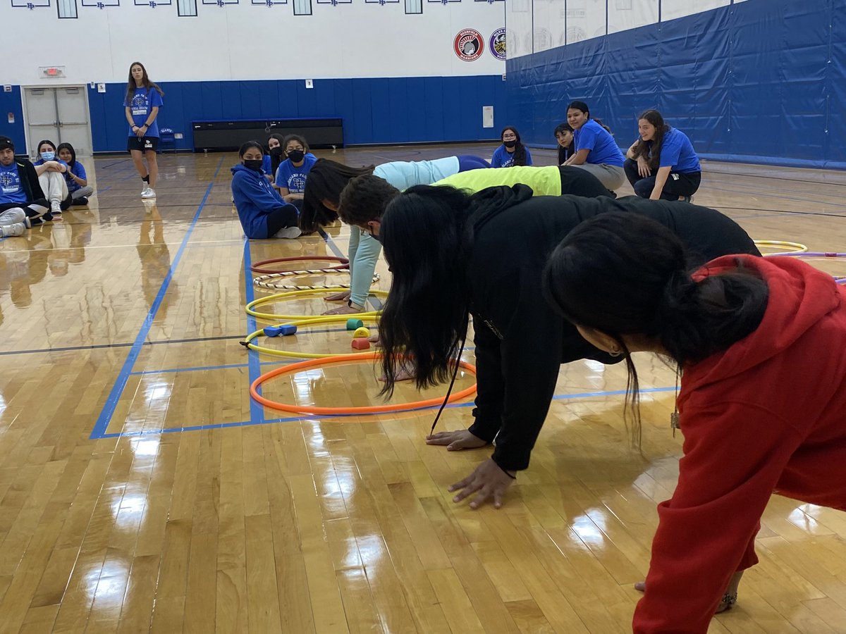 sandra_wichner's tweet photo. Thank you #SHAPENOLA @superdanpe @project_physed @CoachWilliamsPE @FitDeck2 @fit2Bsmart for getting me ready with this instant activity that I tweaked for High School.  Plank Hulahoop with poppers, and Fit Deck Cards. Thanks Susan for the poppers in #SHAPENashville! https://t.co/WlkDtwF14P