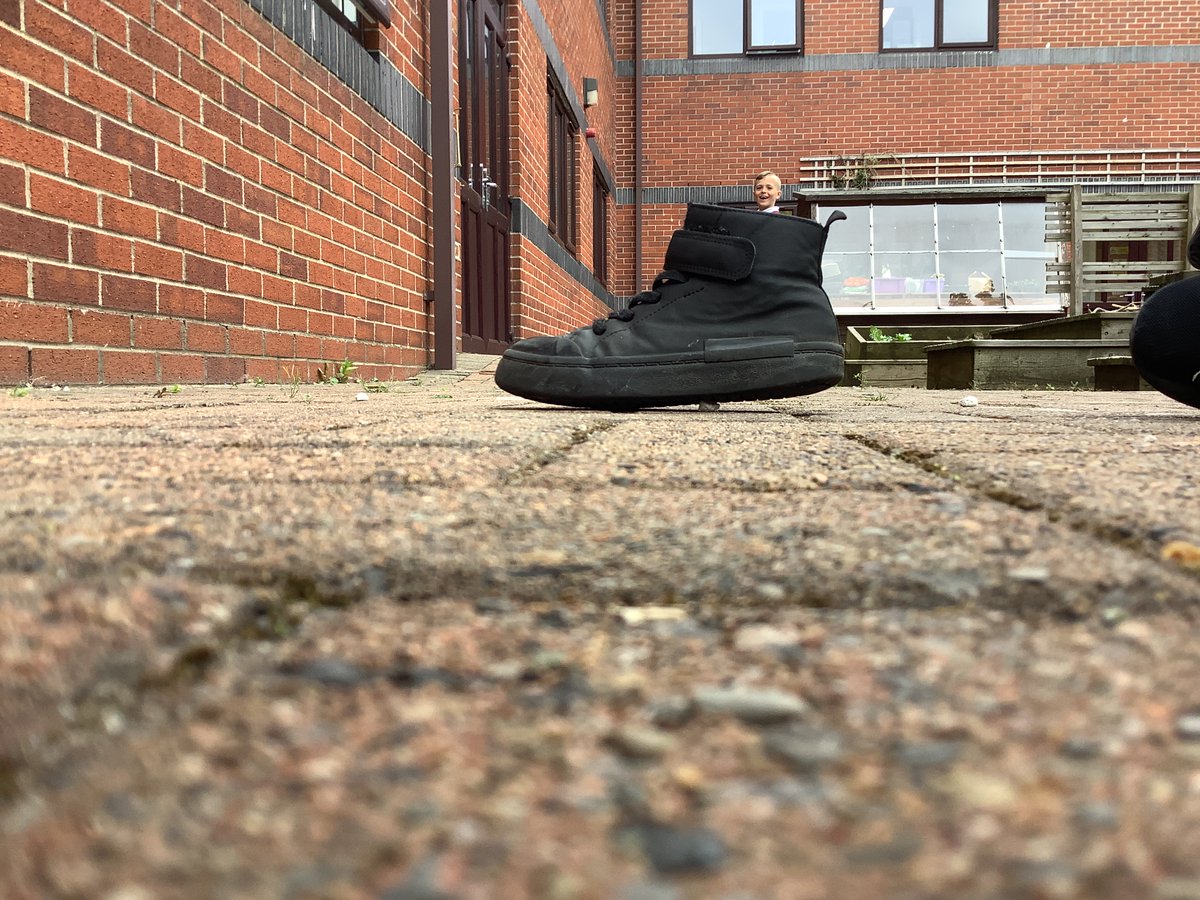 MissRobertsMPA's tweet photo. In computing, 4R have been experimenting with perspective photography. They have really impressed me with their photos! @ComputingMPA #MoorsideComputing https://t.co/E0yAEhJHuZ