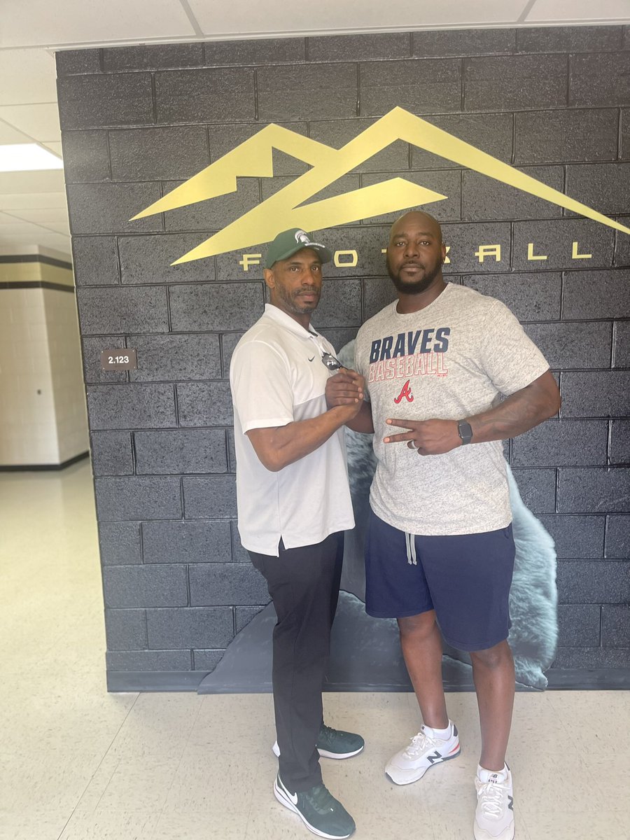 3TAcademy1's tweet photo. Defensive Line Coach @Coach_MColeman of Michigan State stopped by The View today!!! #DLineNasty https://t.co/YEQYcNu34C