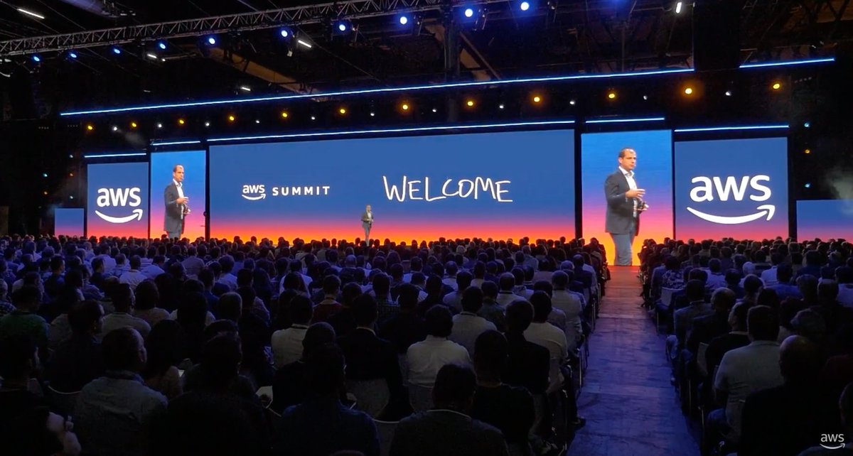 HK_Spain's tweet photo. Tras dos años en formato virtual, @awscloud_es celebra los próximos 4 y 5/05 el AWS Summit Madrid en @IFEMA .  

Líderes de negocio y expertos en #tecnología podrán acceder a sesiones sobre innovación, crecimiento de negocio, inteligencia artificial...📲https://t.co/gEq2wG5pU4 https://t.co/BwcTIyohmn