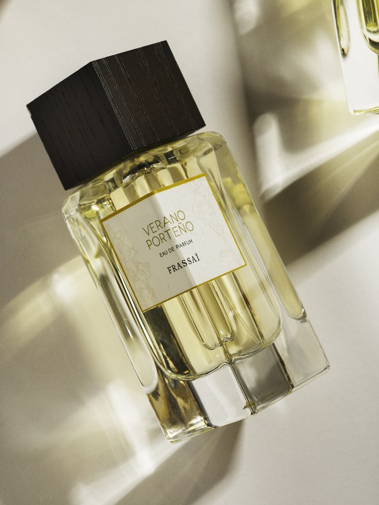IScentYouADay's tweet photo. 🌿🌱🍃"Frassai Verano Porteno is definitely the way to smell fresh and outdoorsy on a sticky day. It’s so green and lush that it smacks of seventies nostalgia, stopping briefly on the way to nod at L’Eau D’Issey and Green Tea in the Nineties." https://t.co/tHrPE3BLN6 #gifted https://t.co/59Gksi1X7O