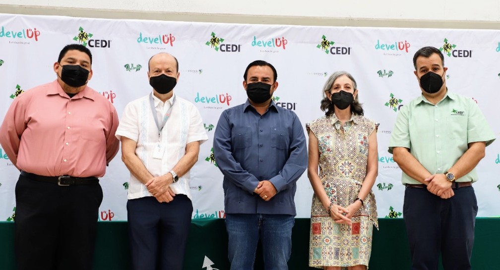 MtroFerLozano's tweet photo. Agradezco y felicito al @cedicolegio por su Expo Ciencia, Tecnología y Sustentabilidad  2022. Vimos a una Comunidad de Aprendizaje para la Vida activa con la presencia de sus familias. #JaliscoEnLaEscuela https://t.co/JsokBQLVe5