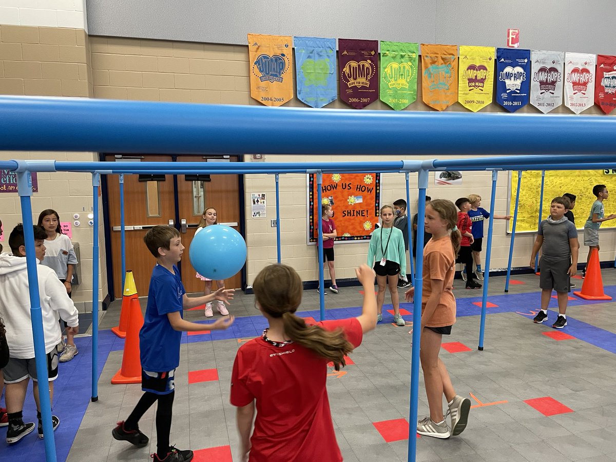 keithelePE's tweet photo. 4th grade finishing up 9 square in the air ! Last week ! #keithelepe #thisiskeith #9squareintheair https://t.co/dbEfHG5AYs
