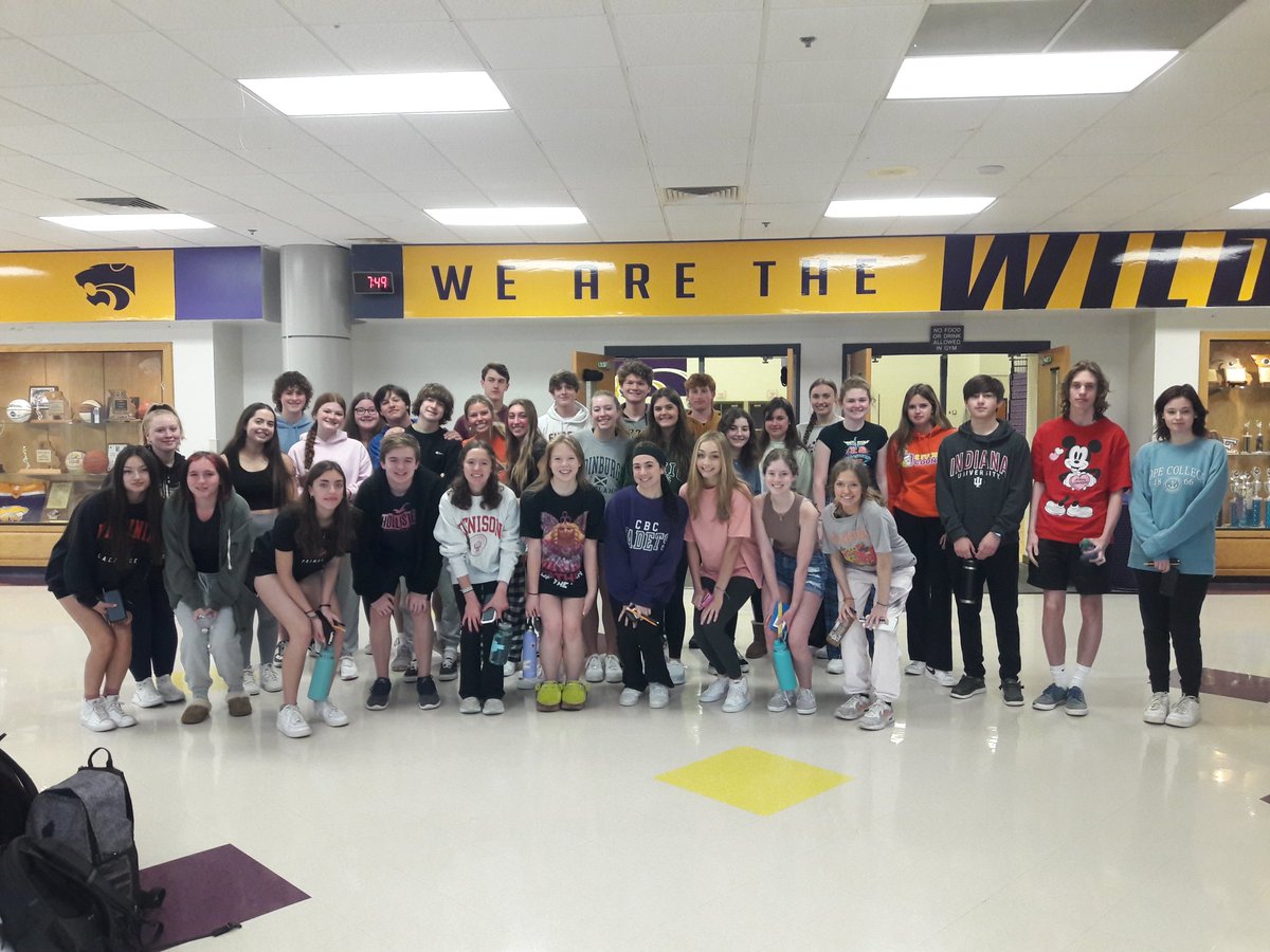 MandyKotraba's tweet photo. Just a Mama Bird nudging her little AP-ES out of the nest. This group is about to dominate their AP test! #BeLeafInYourself #5s https://t.co/2YVPlWSNDu