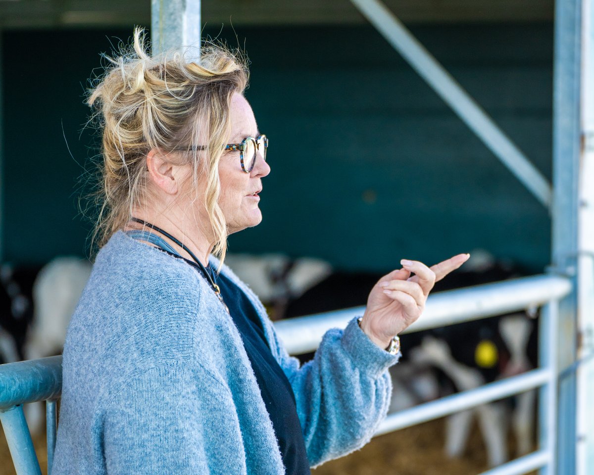 fdpfraktionlsa's tweet photo. Unsere Fraktion heute unterwegs im #Altmark|kreis #Salzwedel, hier z.B. mit @KathrinTarrico1 und @johannhauserFDP bei der Produktivgenossenschaft Neuferchau. 🐮 https://t.co/atXgD8FiwQ
