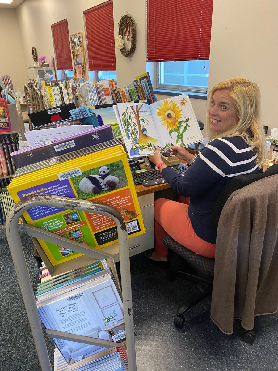 mclsnj's tweet photo. Staff in our Acquisitions & Cataloging Department got caught reading some of the new books that came in this week! #GetCaughtReadingMonth
#njlibraries #ilovelibrariesnj #getcaughtreading #read #lovetoread #reading #librarians #librarylife #booklovers #books #caughtreading https://t.co/unb5cUMrE0