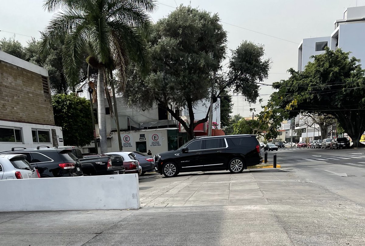 caminandozmg's tweet photo. Rubén Darío 314   Providencia. @GdlMovilidad @Poder_AG_GDL https://t.co/8aTQ3B4GoQ