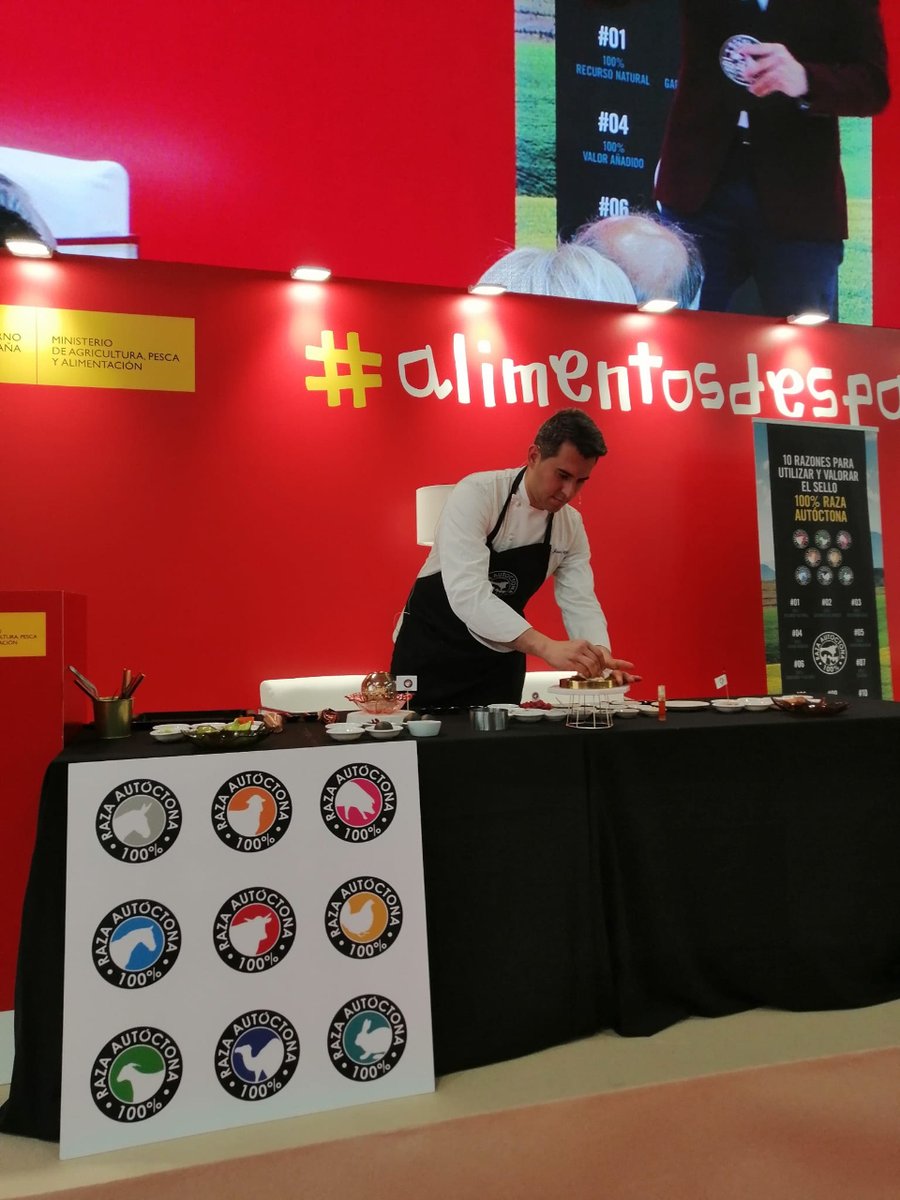 rfeagas's tweet photo. 🗣️ "Un #plato no es sólo #cocinar y aplicar una técnica, es un mensaje al #comensal".

👉 @j_chozascocina nos habla sobre su trayectoria y su manera de entender la #cocina en esta #entrevista, tras su paso por el Salón Gourmets.

🔗 https://t.co/A8BRrD6HDO https://t.co/Eo24TH7aHD