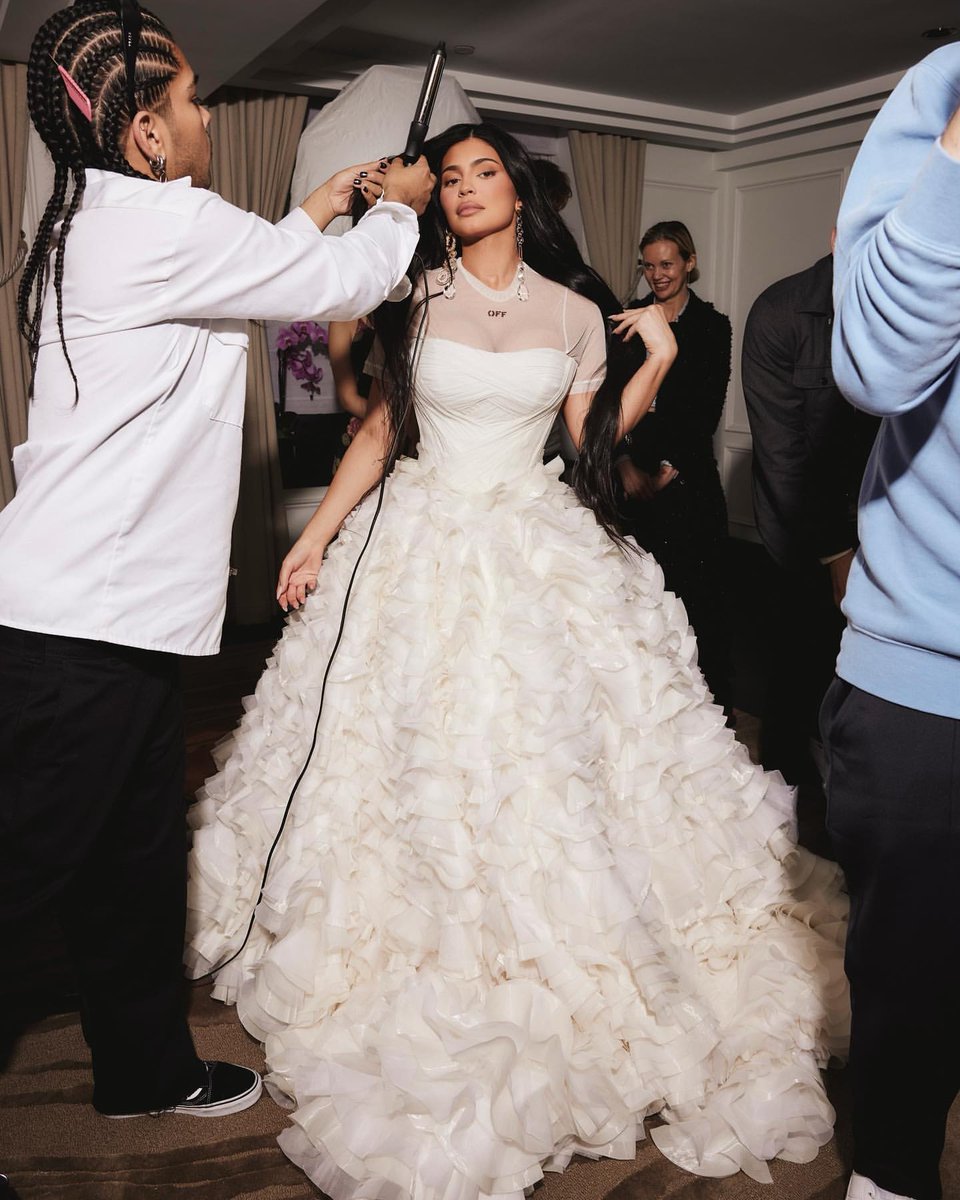 ภาพเบื้องหลังสาวไคลีย์ก่อนไปร่วมงาน Met Gala จ้าาา 👑🔥