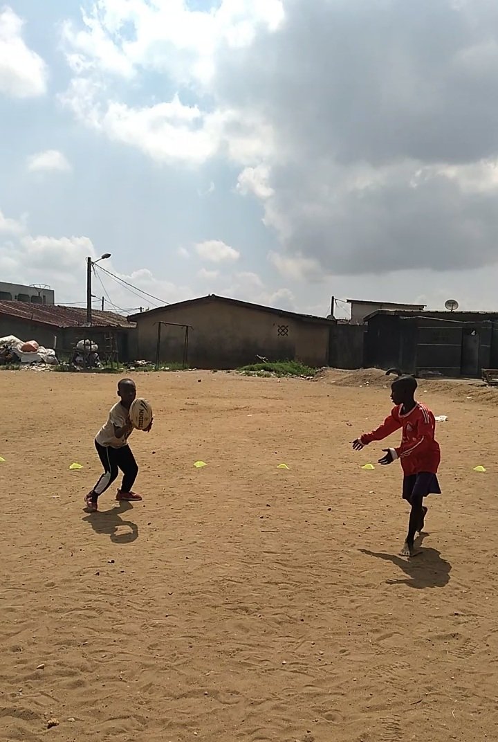 CotedivoireR's tweet photo. #CIRL 🇨🇮 Séance d'entraînement du 1er mai 2022 à Abidjan/Abobo
#MEARL
#rugbyleague
#IRL
#europeanrugbyleague https://t.co/uzLTSU2Z10