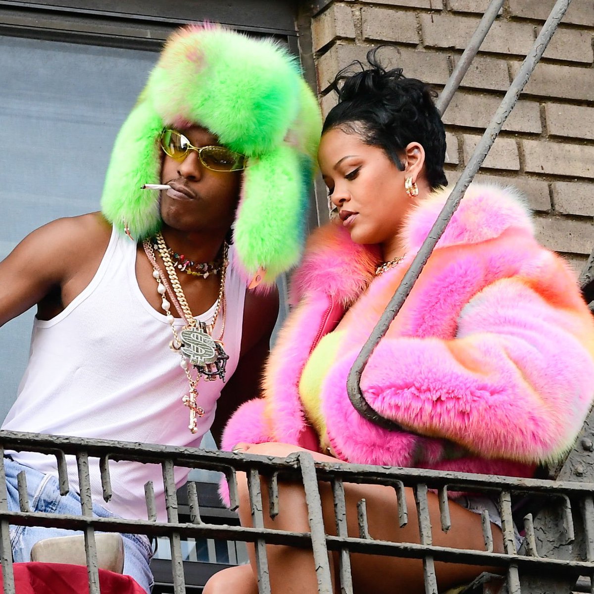 GalerieRihanna's tweet photo. ASAP Rocky will finally release his music video with Rihanna on Thursday 🚨 https://t.co/McmKS9B5Vh