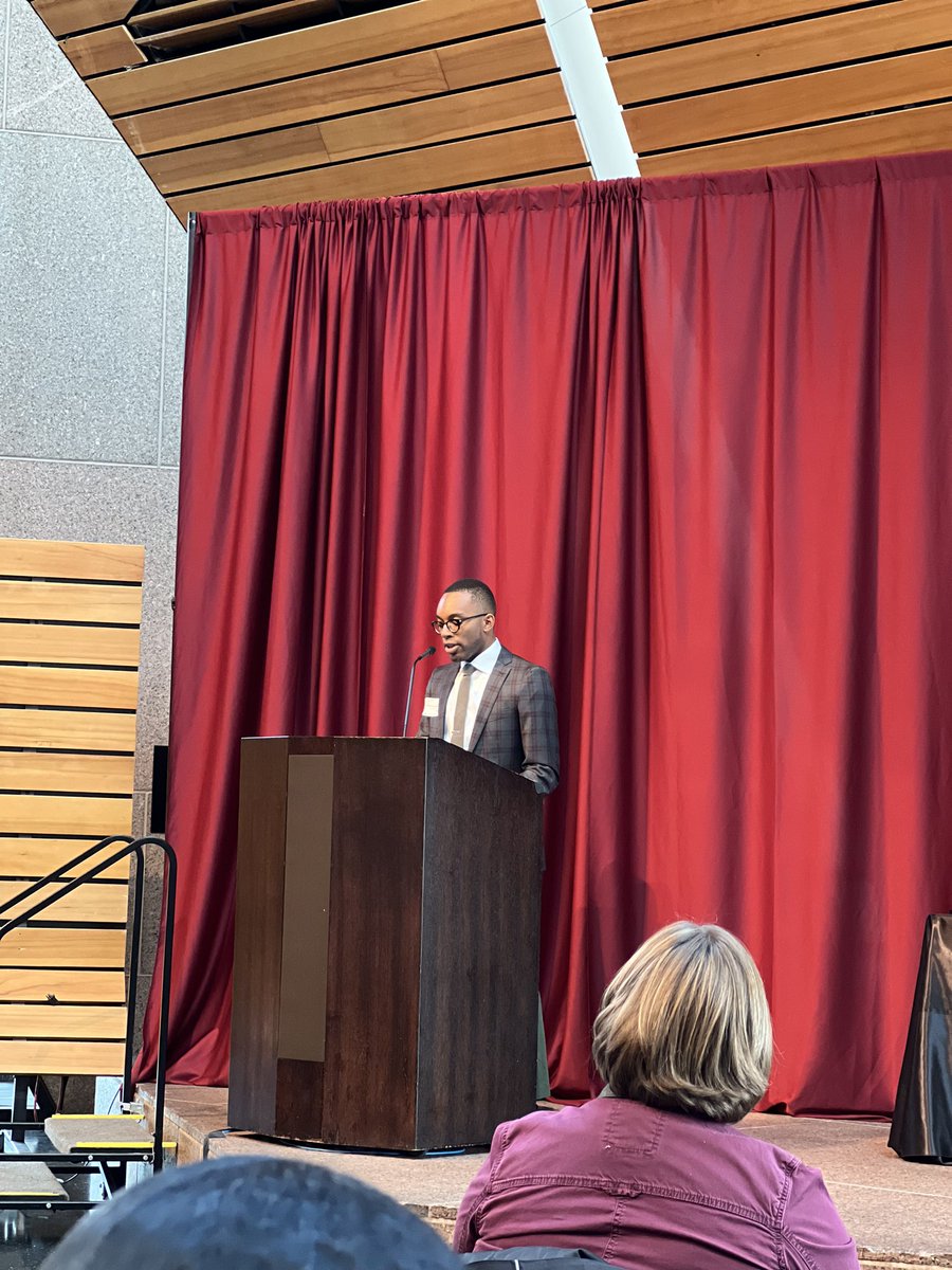 ChinoNwakama's tweet photo. It truly was an honor to be recognized and speak about my science outreach work at the University of Minnesota Equity and Diversity Spring Convening yesterday. @diversityUMN https://t.co/bQ9ogAPLiH