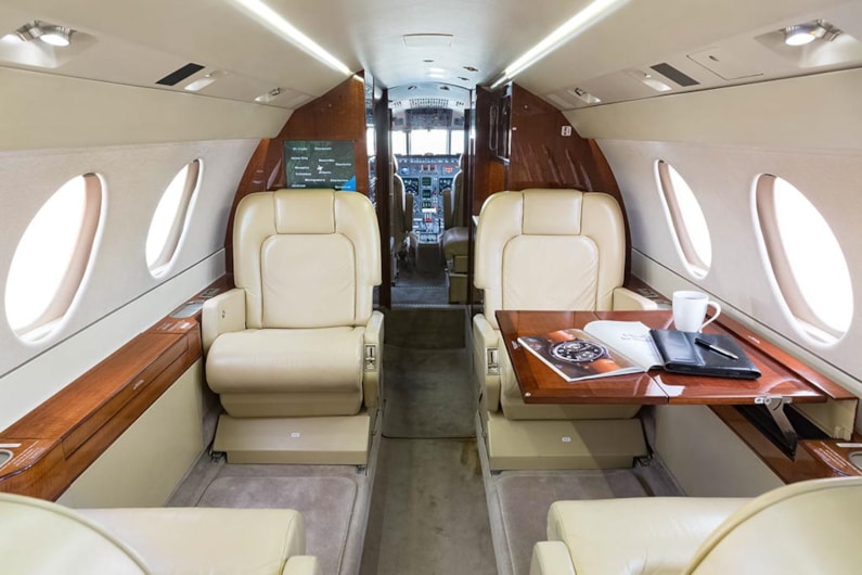 GlobalAir's tweet photo. 2001 Falcon 50EX FOR SALE - $6,950,000

Recent 12, 24, 36 &amp; 1C/3C Inspection 2020
ADS-B Out
WAAS/LPV

View more specs: https://t.co/x1YZF1XTn2

#dassault #dassaultaviation #falconjet #dassaultfalcon #falcon50EX https://t.co/vk9zartJwR