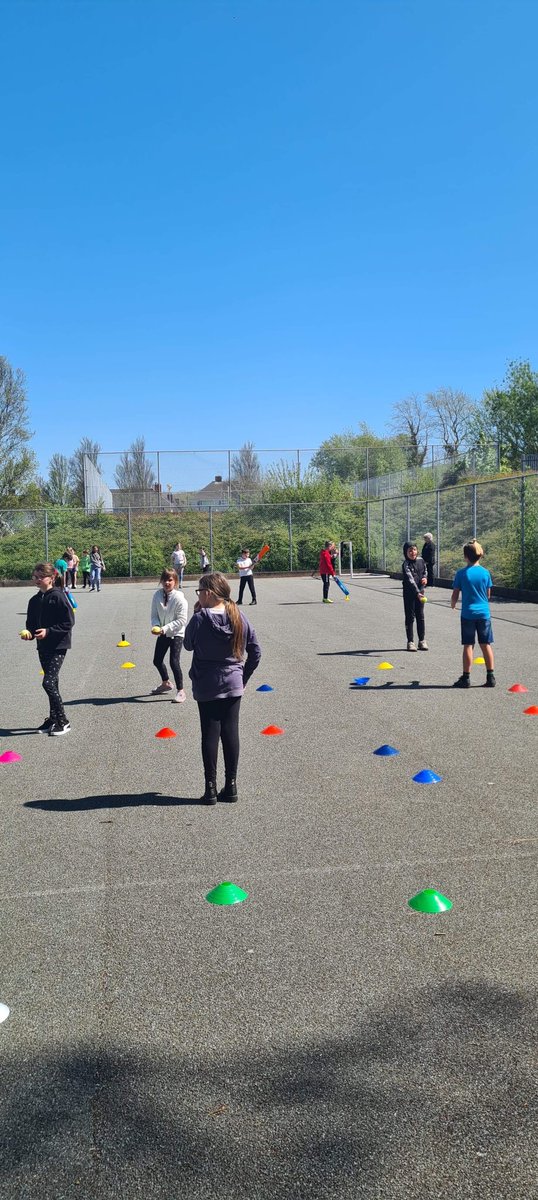 YR5PDCS's tweet photo. A super start to #MeaningfulMay with pupils getting outdoors &amp; learning new skills. Super 🏏skills on show today @PDCSPrimary 🙌Well done Y5, great determination &amp; positive attitudes by all! Diolch yn fawr Sir @SWills1990 #PhysicalFun #StayActive #Wellbeing @Pembrokeshire https://t.co/6cG4AljFdc
