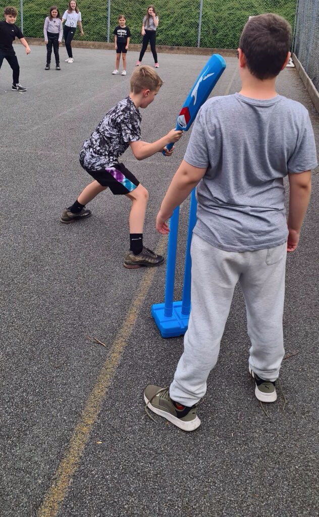 YR5PDCS's tweet photo. A super start to #MeaningfulMay with pupils getting outdoors &amp; learning new skills. Super 🏏skills on show today @PDCSPrimary 🙌Well done Y5, great determination &amp; positive attitudes by all! Diolch yn fawr Sir @SWills1990 #PhysicalFun #StayActive #Wellbeing @Pembrokeshire https://t.co/6cG4AljFdc