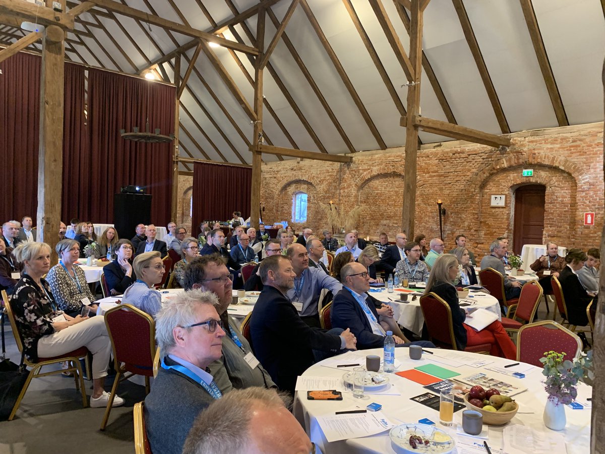 Stort fremmøde, go stemning, tankevækkende oplæg og debatter på ⁦<a href="/DanskIndustri/">DI - Dansk Industri</a>⁩ Roskilde/Køge Bugts erhv.træf. Nye input &amp; inspiration. Tak til alle ⁦<a href="/PernilleBeckman/">Pernille Beckmann</a>⁩ ⁦<a href="/mariestaerke/">Marie Stærke</a>⁩ ⁦<a href="/tomasbreddam/">Tomas Breddam</a>⁩ ⁦<a href="/emilblucher/">Emil Blücher</a>⁩ &amp; @Tina Mandrup