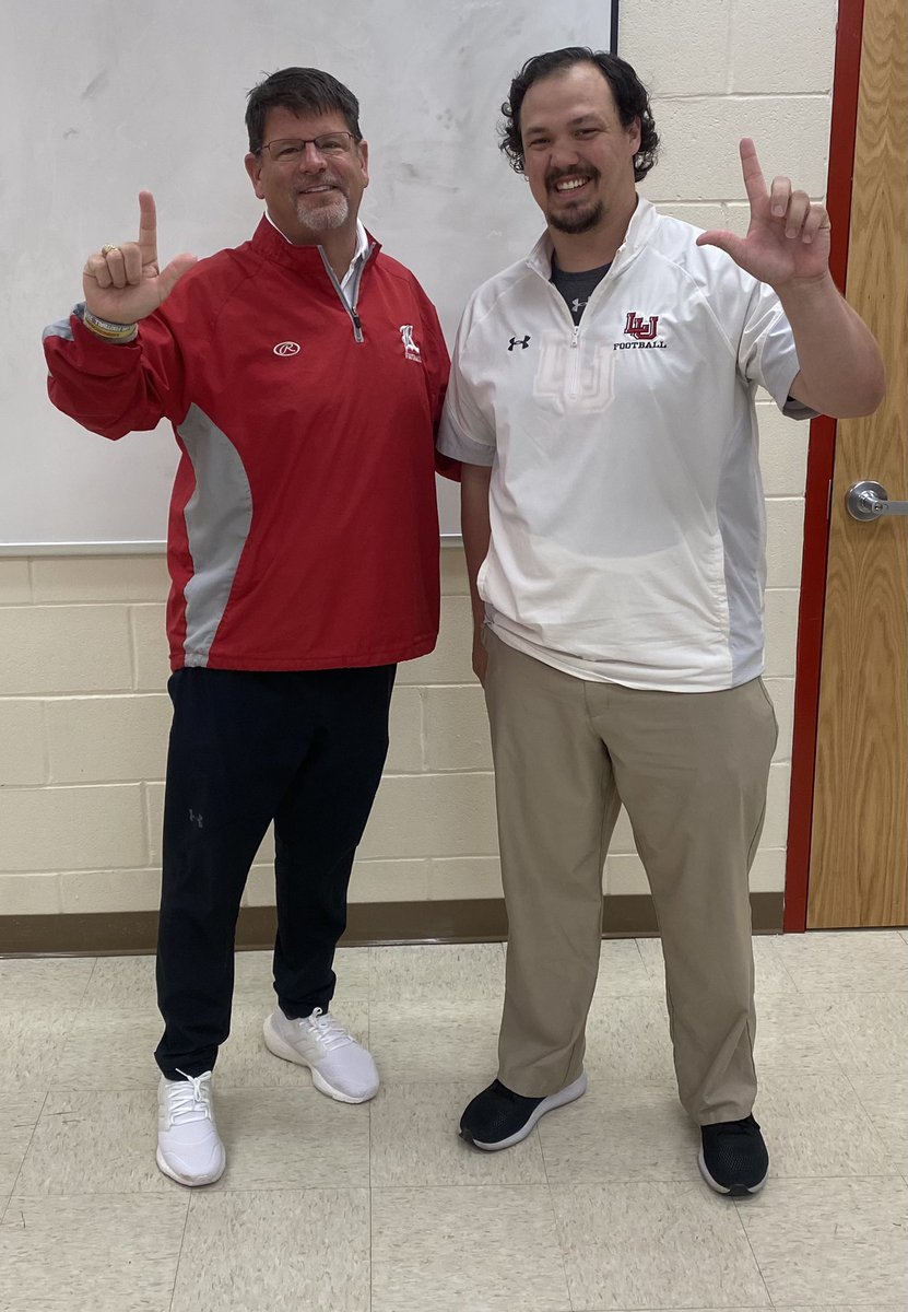 CoachAnderson_S's tweet photo. Big thank you to @CoachGibson_LU from @LamarFootball1 for stopping by to show interest in our #RayTexan athletes. #RecruitRay #TexanPride @wbrayfootball @RayFootball_CC @THSCAcoaches https://t.co/ur1aP4nS6L