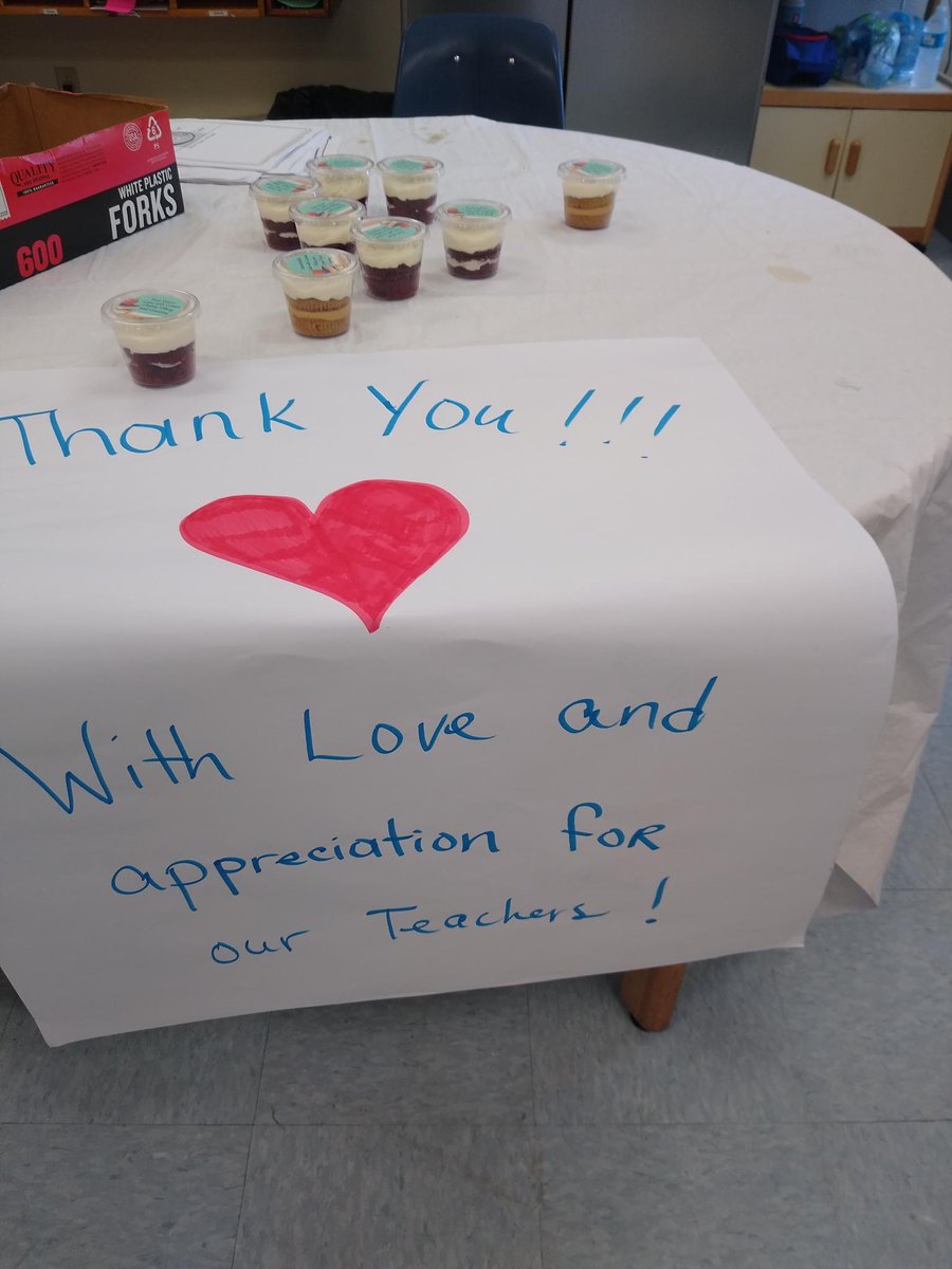 DaytonaBchPD's tweet photo. Showing some love to @TurieTSmall Elementary School on #TeacherAppreciationWeek!
#DaytonaBeach #DaytonaStrong #DBPDStrong #SchoolLife #PoliceLife #CityDaytonaBeach #LoveDaytonaBeach #KeepDaytonaBeautiful #WorldFamousDB #Teachers https://t.co/j9UvlAUEe6