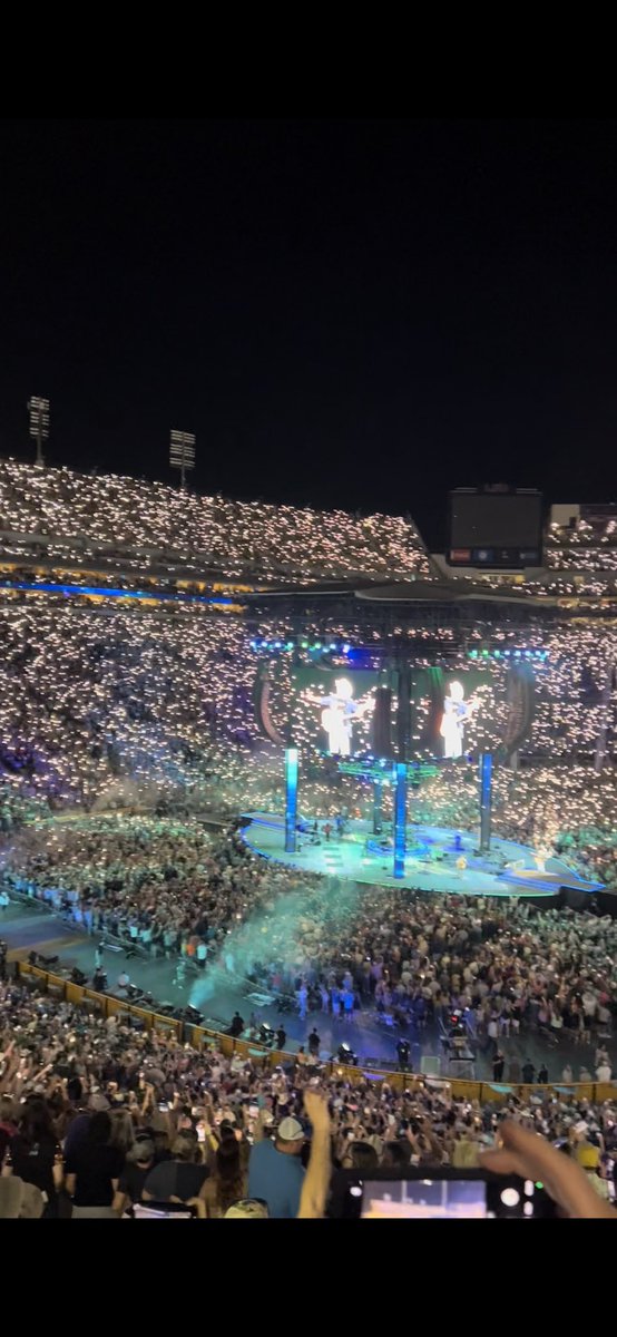 What I got witness Saturday night, I can’t even put into words. Throughout my childhood, I was always being asked by my father; “Where are my Garth CDs?” He had the big black book, is what I called it, of all G’s songs. <a href="/garthbrooks/">Garth Brooks</a> you fulfilled my childhood dreams!#garthquake22
