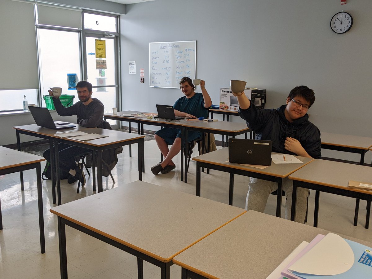 Making healthy smoothies! #TakeCareOfYourselfTuesday #SCDSBMentalHealthWeek <a href="/SimcoeShoresSS/">Simcoe Shores SS</a>