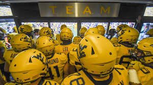 BrunswickFB's tweet photo. Country Roads take me home!
Thank you @WVUfootball @CoachSeanReagan for making the trip down to South GA to check out these Pirates! 🟦🟨🏴☠️⚓️☠️ #AllAboutTheFamily #PiratePride #RecruitBHS #StopByTheHigh https://t.co/QrG8gQXxme