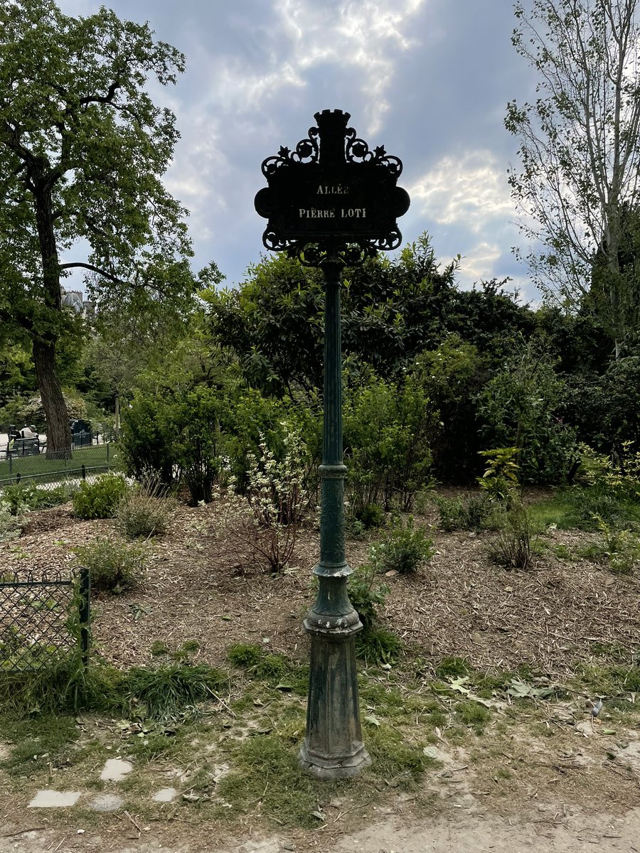 🆘 #ChampdeMars #TourEiffel

Arbres sauvés 🌳 (🤥 ?) mais patrimoine massacré ? 

Permis affiché, tout va y passer : kiosques, guérîtes… Un « petit patrimoine » historique qui fait la singularité de #Paris et pour lequel il faut se mobiliser en urgence🧵👇