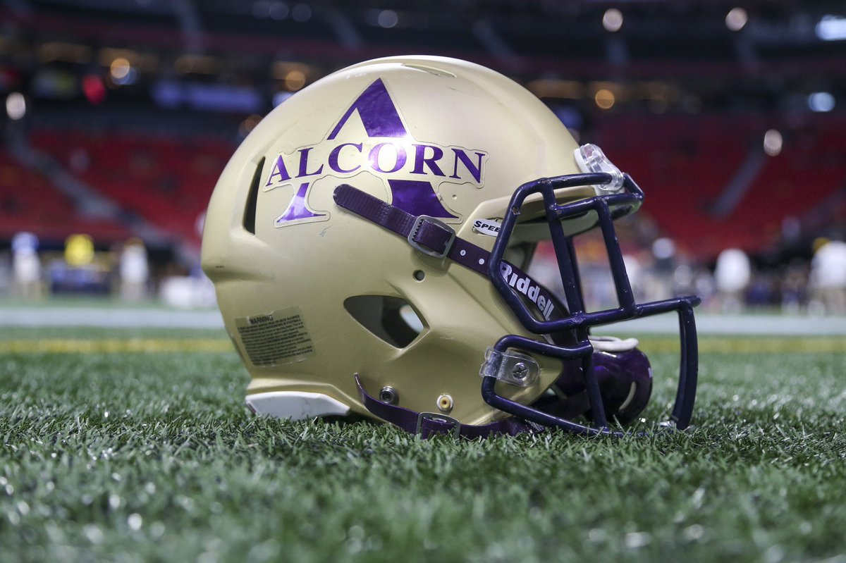 BrunswickFB's tweet photo. First HBCU in the doors to recruit our Brunswick High Pirates! Thank you @ALCORN_COACHJP @AlcornFootball for checking out our student-athletes! See you back at practice today! 🟦🟨🏴☠️☠️⚓️ #AllAboutTheFamily #PiratePride #RecruitBHS #StopByTheHigh https://t.co/4hc0oCyB9E