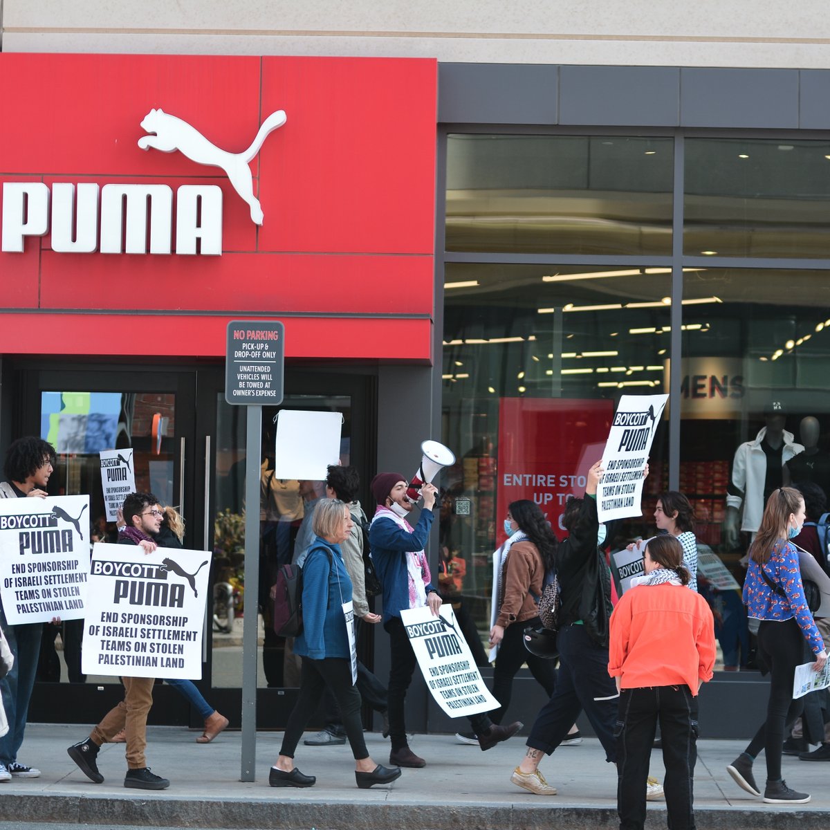 PACBI's tweet photo. Dance against apartheid! 

Boston Dabke Troupe and @BDSBoston team up for a Dabke-themed protest against @PUMA's support for Israeli apartheid oppressing millions of Palestinians.

Choose #BoycottPUMA, not #PumaFam. 

Join the campaign: https://t.co/qCvkMGkCNQ https://t.co/7W2CgmHkUy