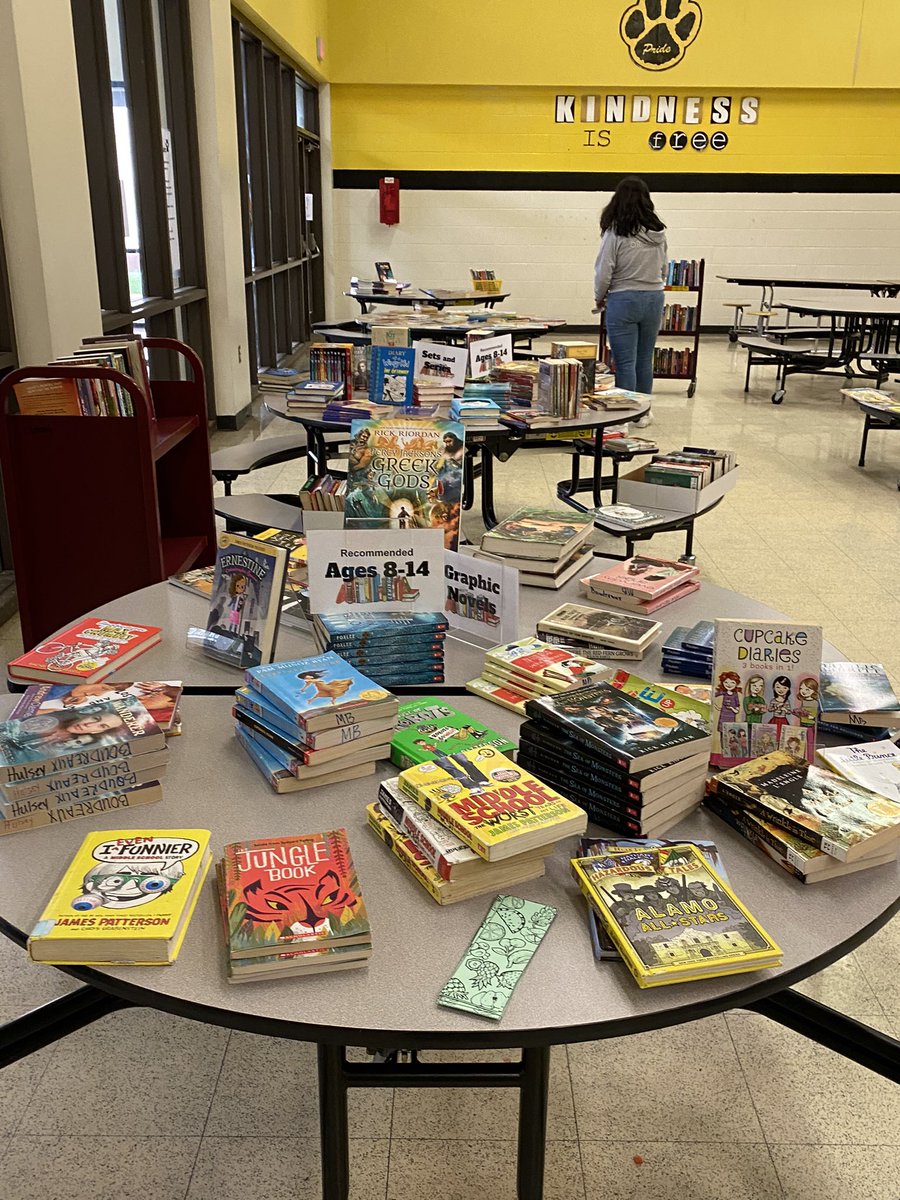 AMS_InstrCoach's tweet photo. Thank you for all the help participating in our 1st annual free book fair!   It was a success!! #proudtobeapanther https://t.co/uN5W3KLHo4
