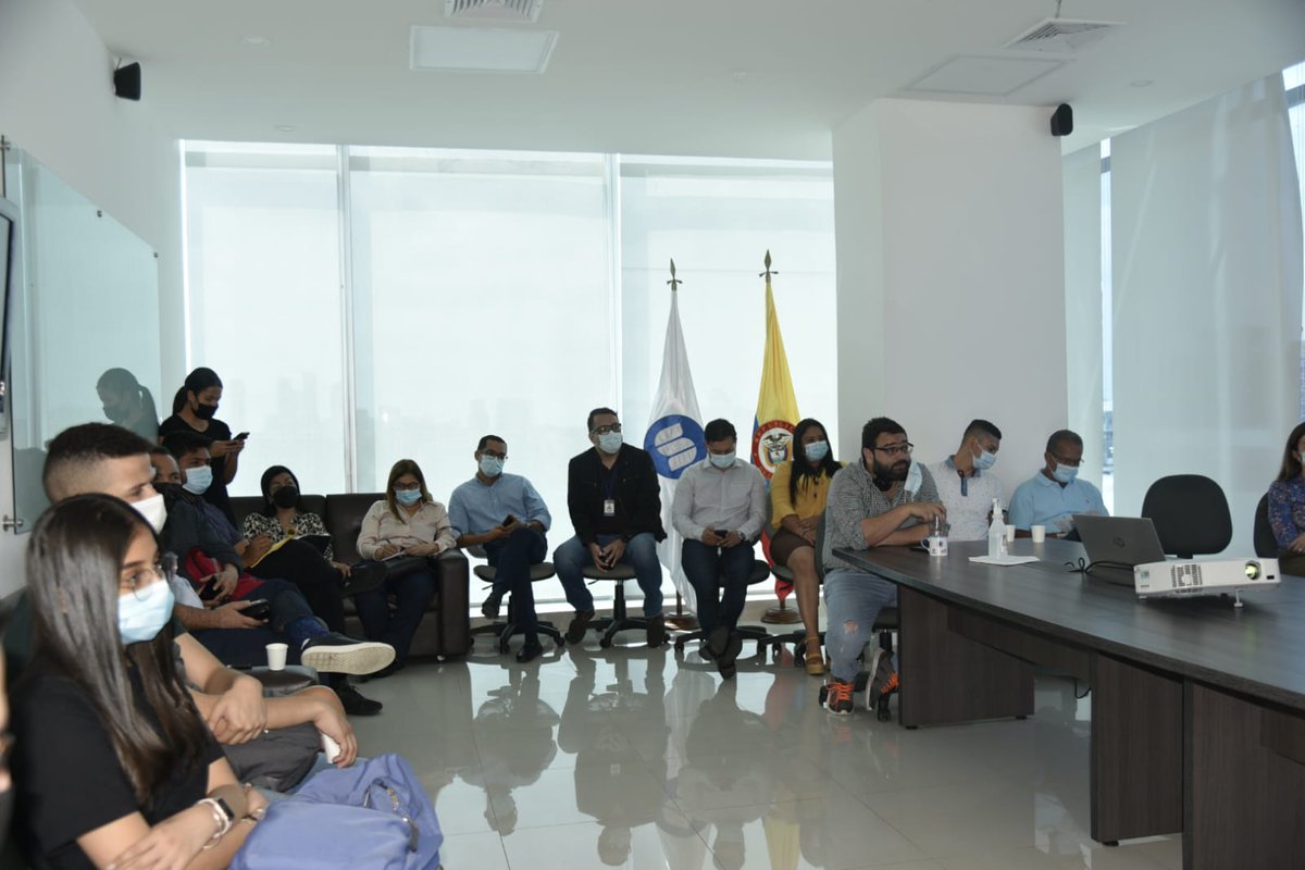 SFCsupervisor's tweet photo. Adicionalmente, los asistentes reciben información pertinente sobre los riegos que se deben evaluar antes de tomar una decisión de invertir en criptoactivos o en plataformas que operan Forex https://t.co/nB2HEn7tH2
