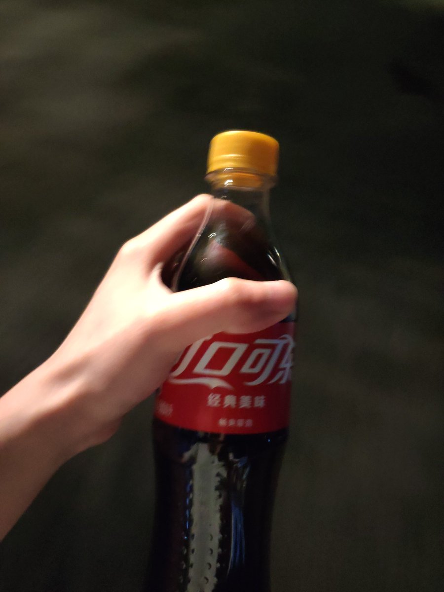 Alane22155473's tweet photo. 不喝可口可乐的 滚出拆那 https://t.co/s9HmogyWaU
