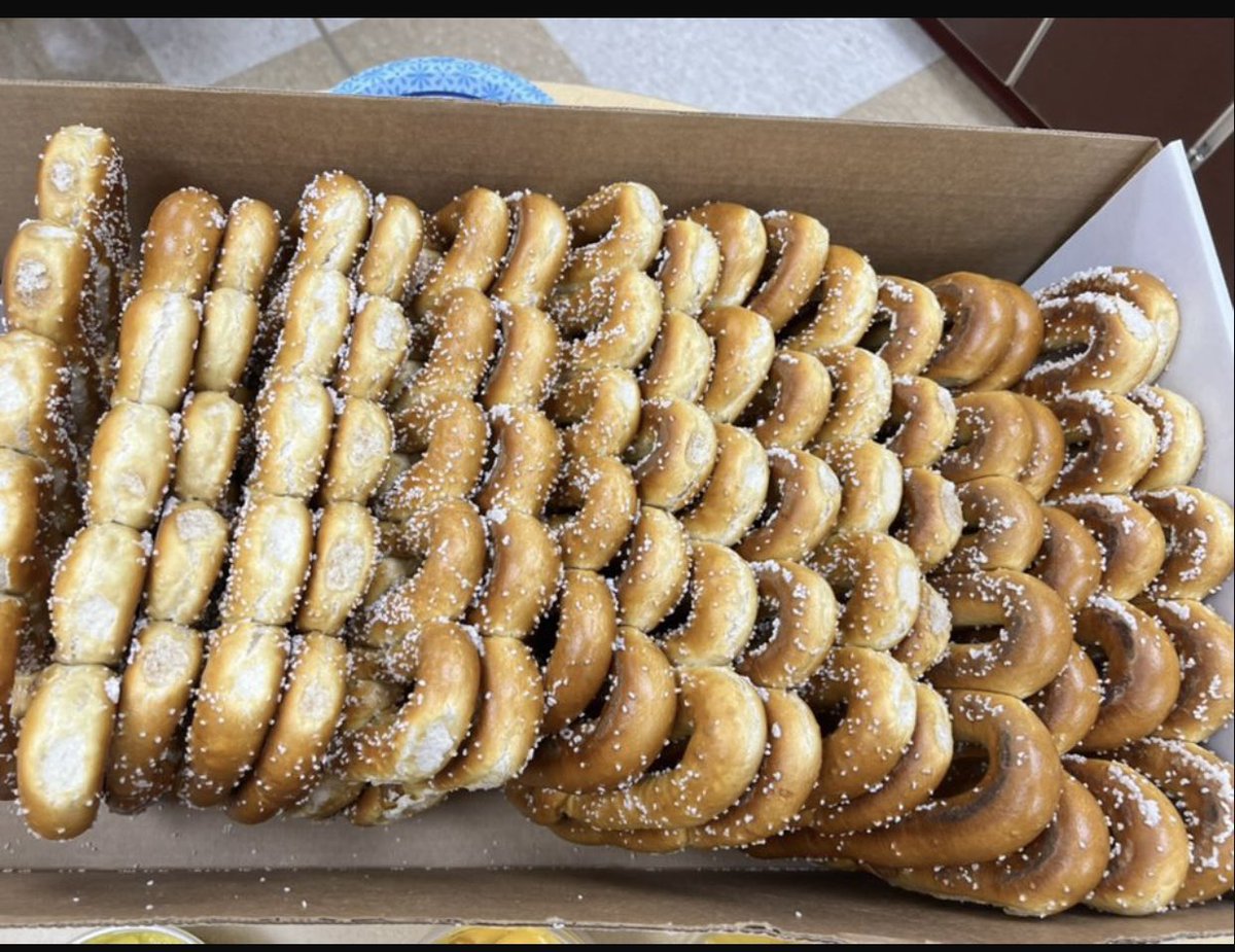 MillerRdgPTO's tweet photo. ‼️Well would you look at that‼️

Yummy yummy pretzels for our teachers today! 
Way to go PTO!
Showing appreciation for our amazing teachers at Miller Ridge💜💜@MiddletownOH  @midtownmiddies @MillerRdgTweets https://t.co/2GpSw1i10Q