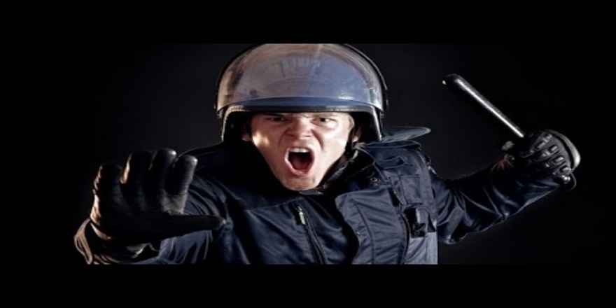 FreedomAttorney's tweet photo. The ordeal often involves the excruciating discomfort of tight handcuffs, the stress, and confusion of trying to comply with shouted police commands, and more often than not, a significant amount of painful and unnecessary #PhysicalForce. 
https://t.co/7Ub4UIubHi https://t.co/p8AEQJ2IOE
